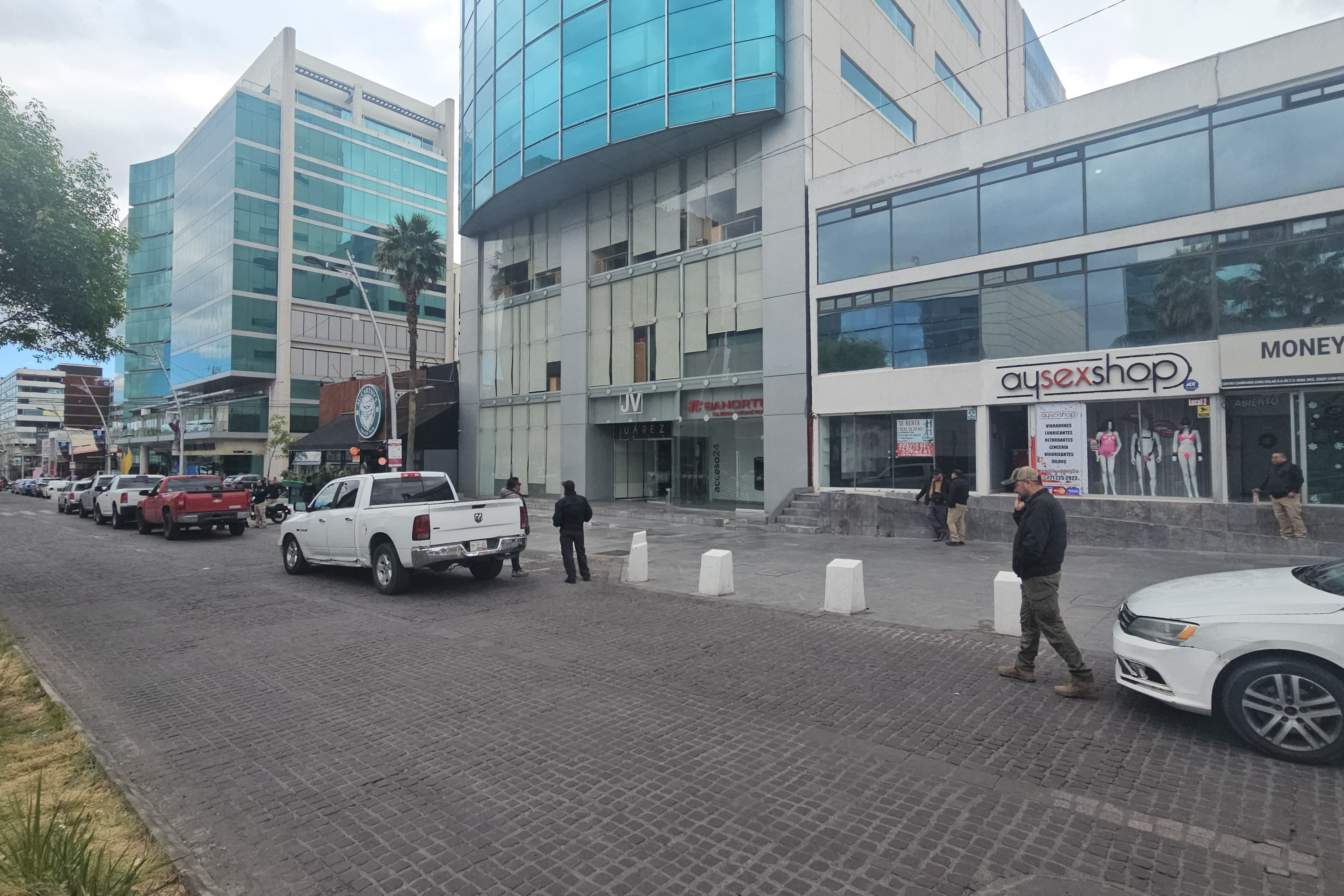 VIDEO FGE de Puebla realiza operativo en edificio de la Juárez 