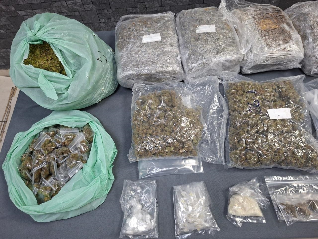 En cateo, FGR asegura inmueble, material bélico y narcóticos en Monterrey