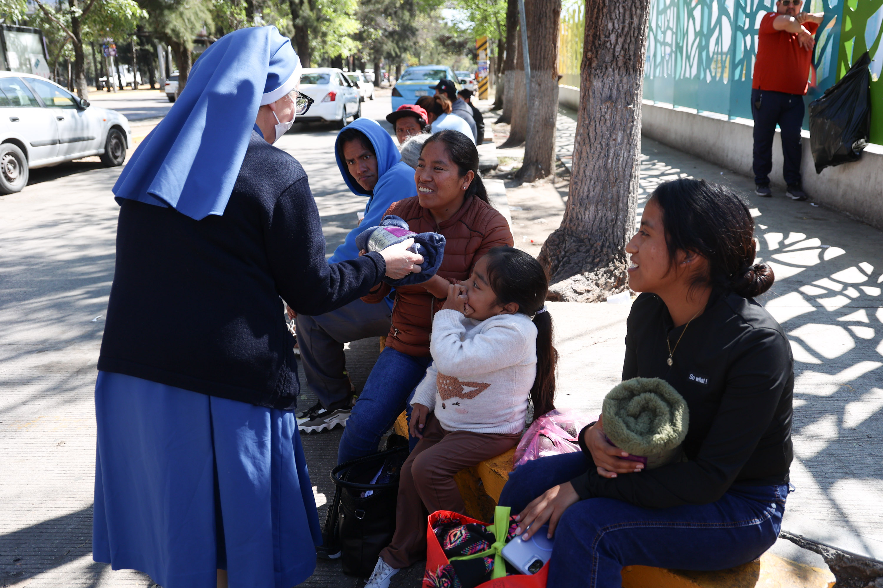 VIDEO Una época de dar, familias comparten en esta Navidad en hospitales de Puebla