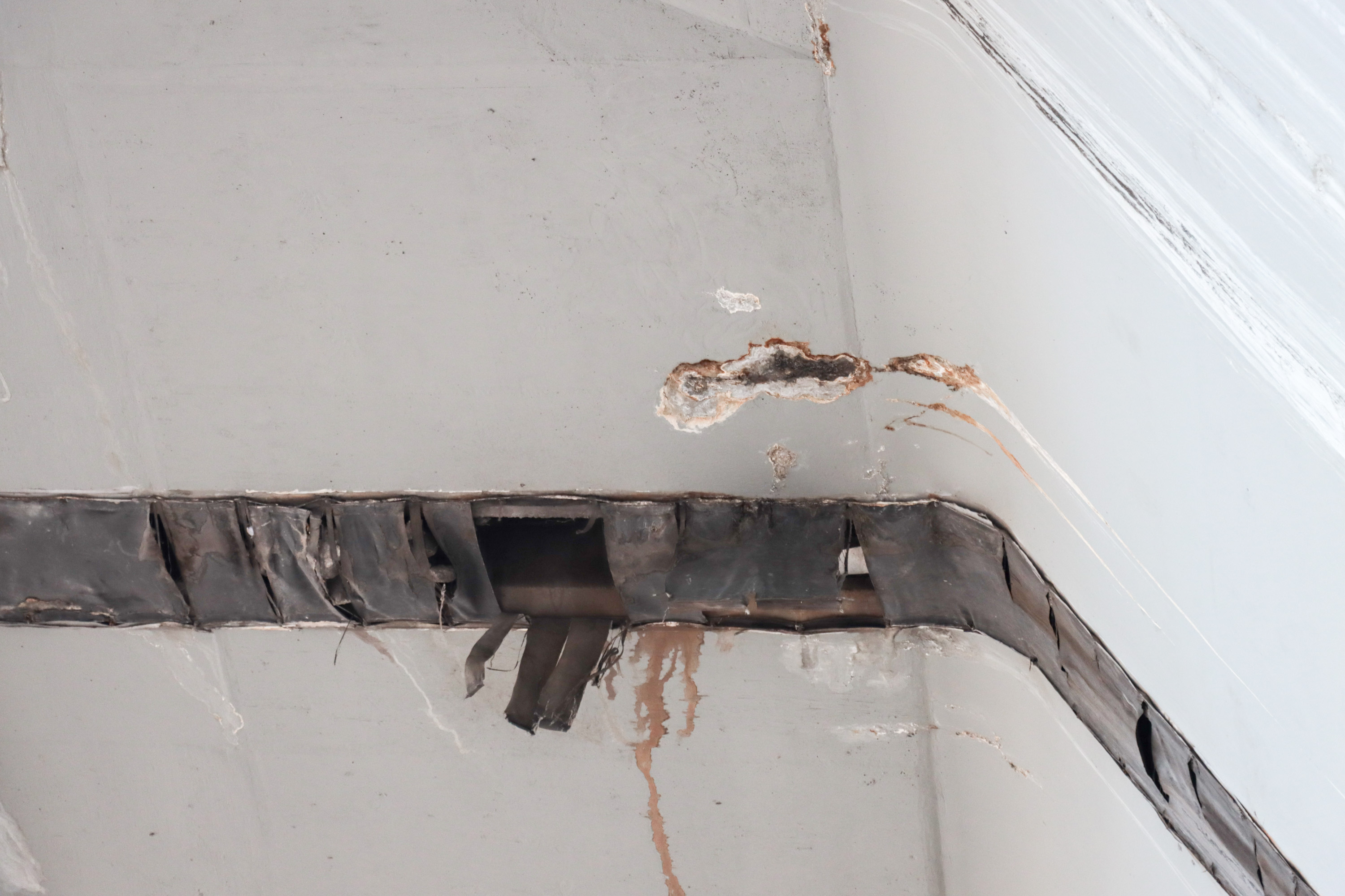 VIDEO Ojo, puente de la Calzada Ignacio Zaragoza se cae a pedazos