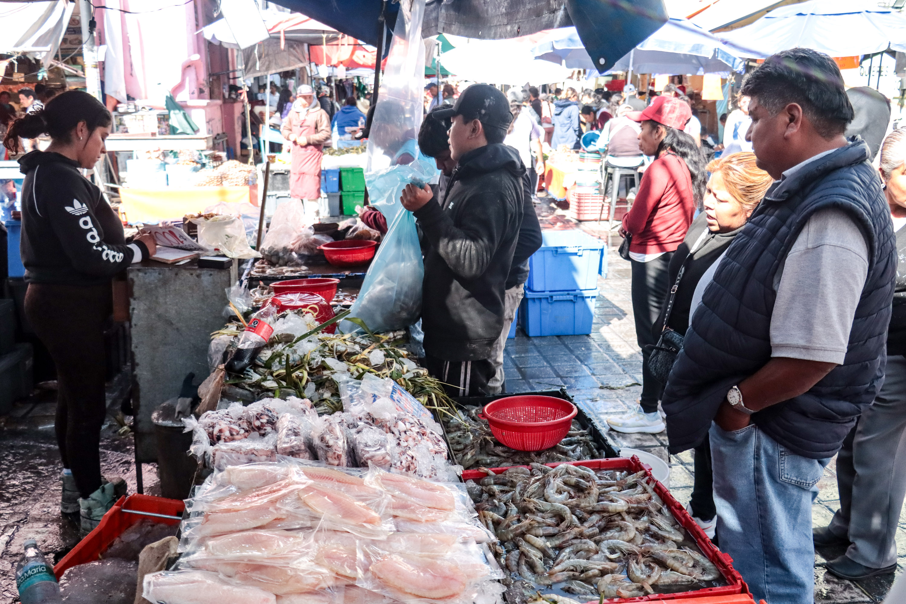 VIDEO Gran venta de mariscos para la cena Navideña en Puebla