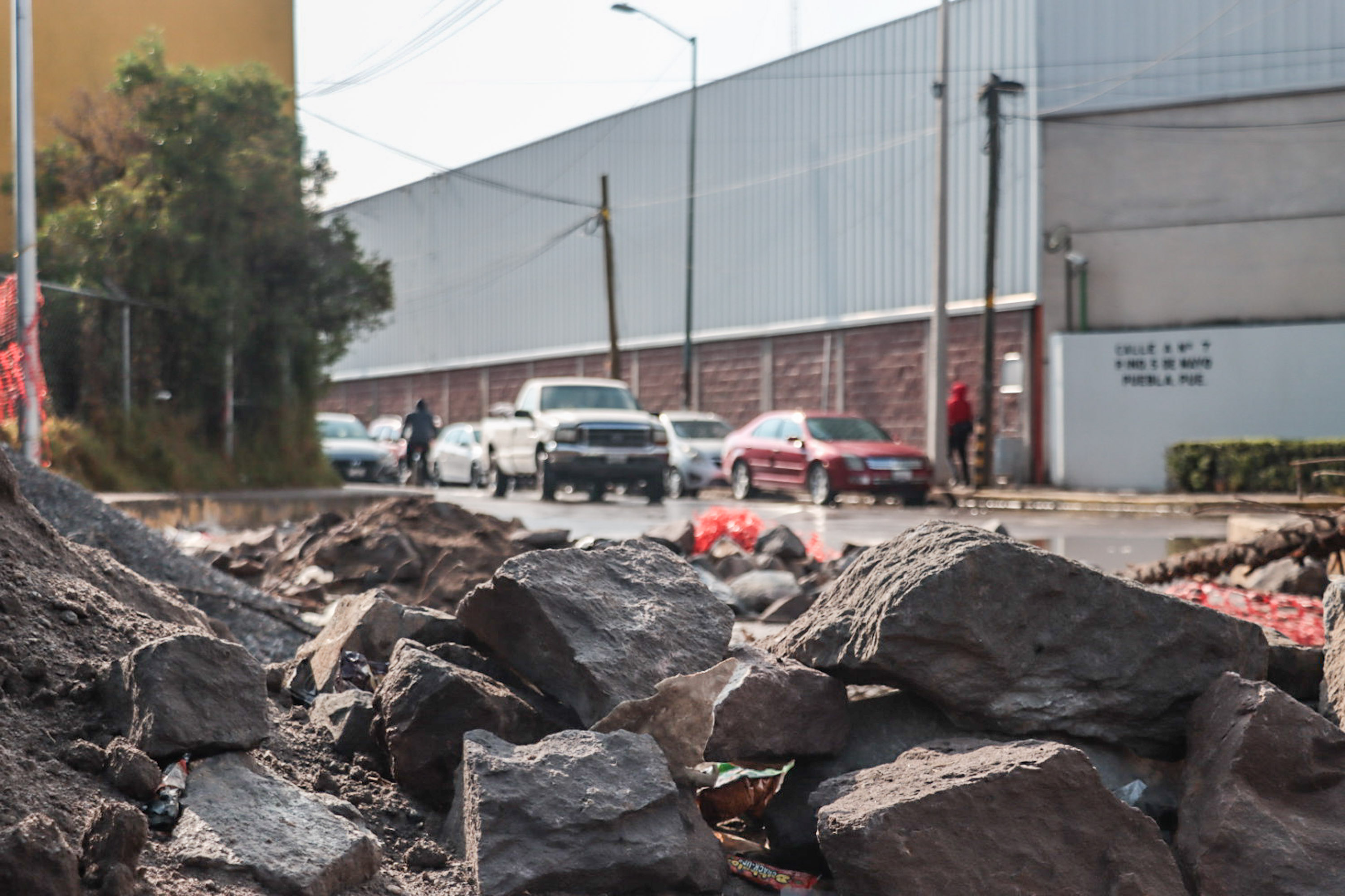 VIDEO Puente cerrado por escombro en San José Los Cerritos, en Puebla