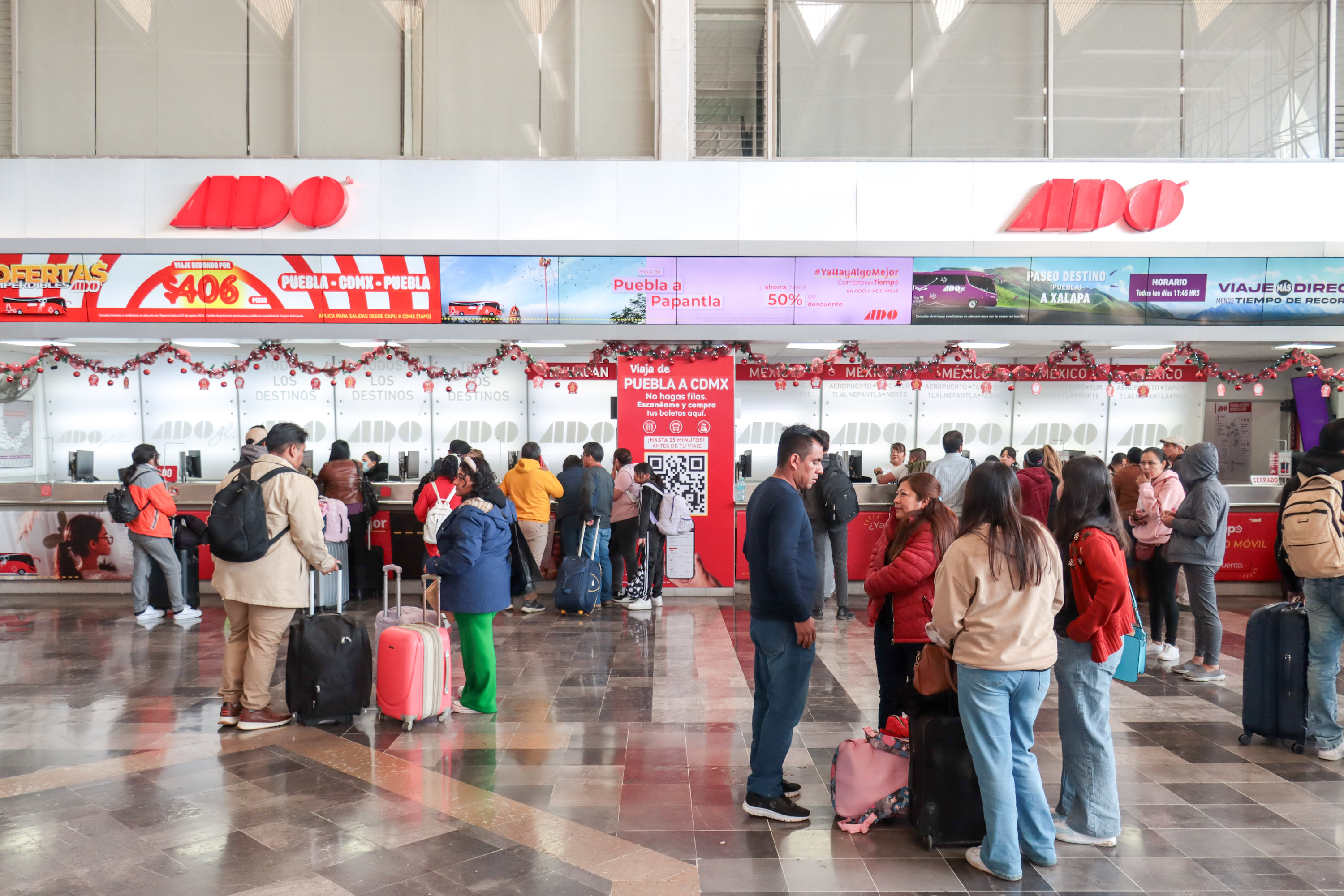 VIDEO Gran afluencia de pasajeros en la terminal de autobuses CAPU