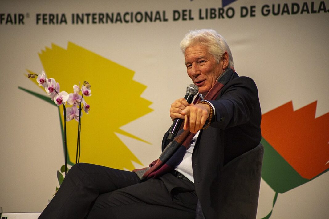 Richard Gere elogia a Claudia Sheinbaum durante su participación en la FIL Guadalajara