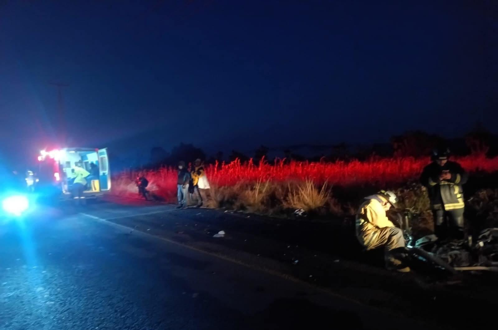 Se registran dos lesionados tras choque entre moto y remolque en Ciudad Serdán 