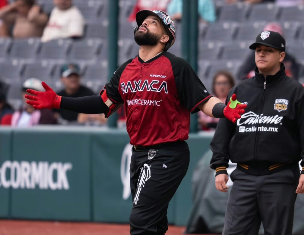 Michael de la Cruz refuerza la receptoría de los Pericos de Puebla