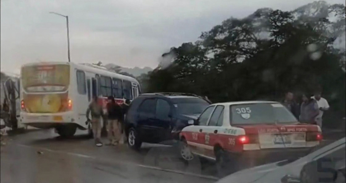 Múltiple colisión en la autopista Puebla-Córdoba genera cierre vial 