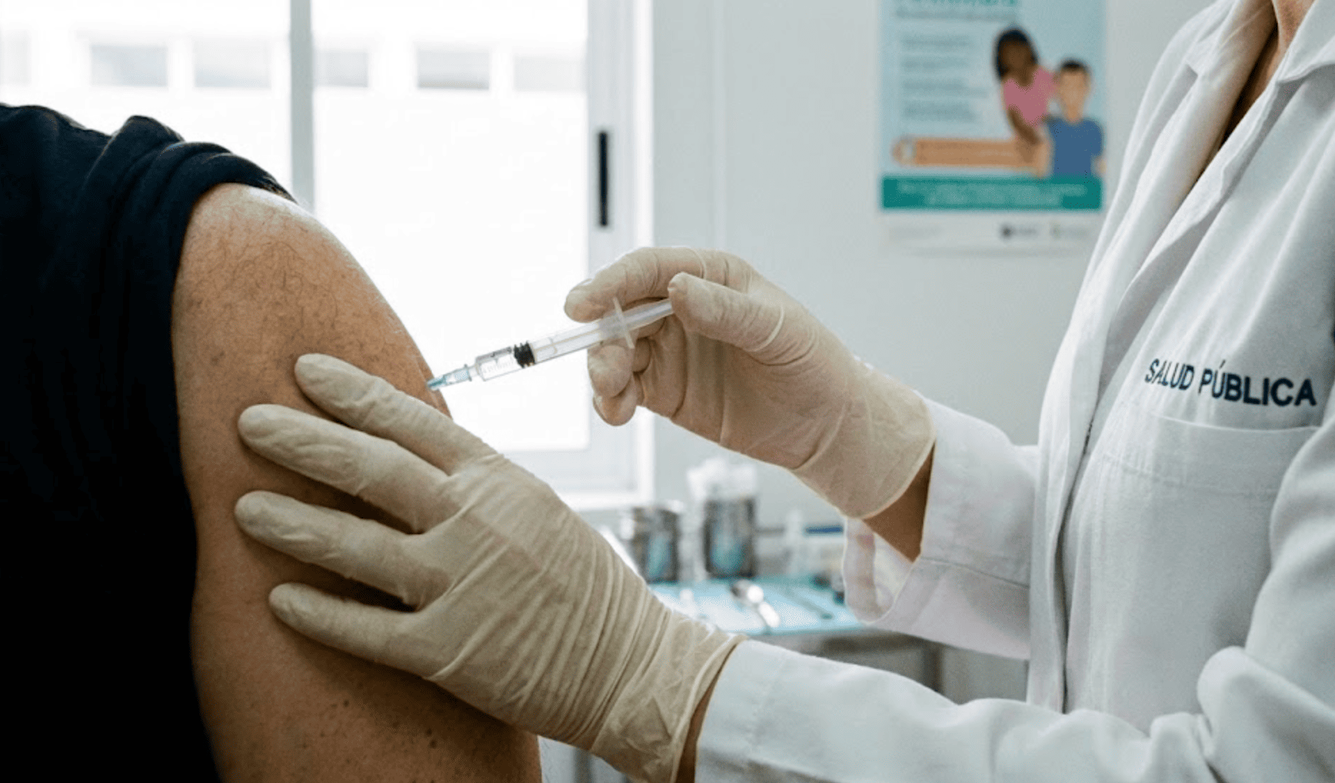 ISSSTE lanza campaña invernal de vacunación gratuita contra influenza, COVID-19 y neumococo