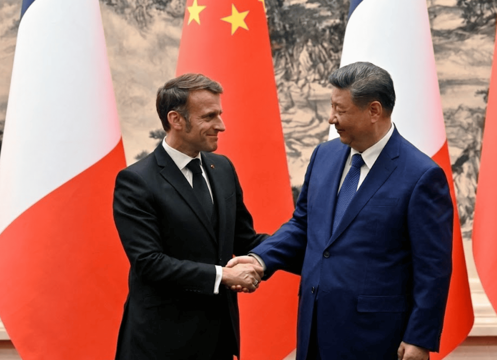 Macron amenaza con imponer aranceles europeos ante el creciente superávit comercial de China