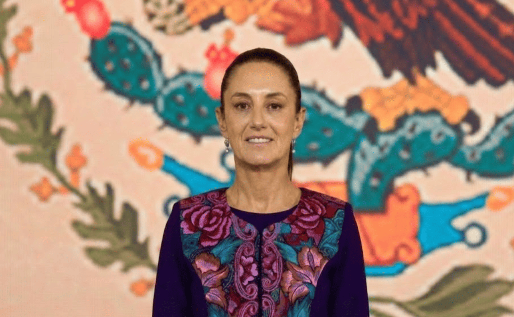 Claudia Sheinbaum presume bordados indígenas y rechaza usar marcas de lujo