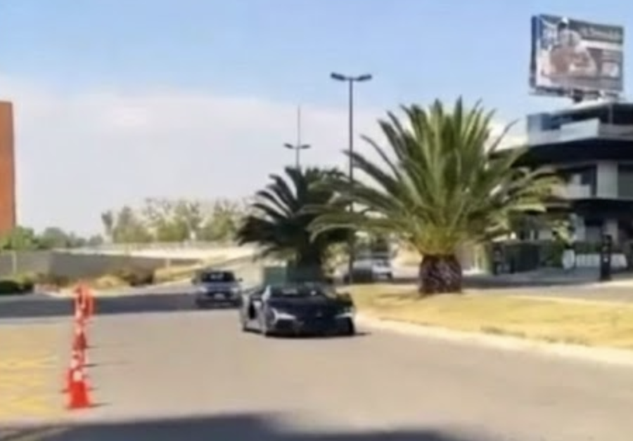Vecinos denuncian a conductor de Lamborghini sin placas por arrancacones en Lomas de Angelópolis