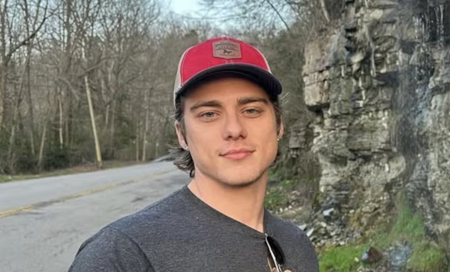 Fallece Lane V. Rogers, modelo e influencer conocido como Blake Mitchell, en accidente de motocicleta