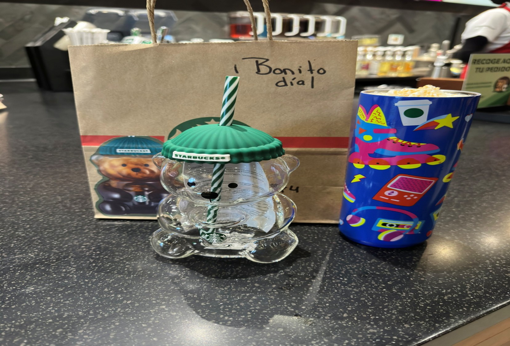 Y tú ya te uniste a la euforia por el osito de Starbucks