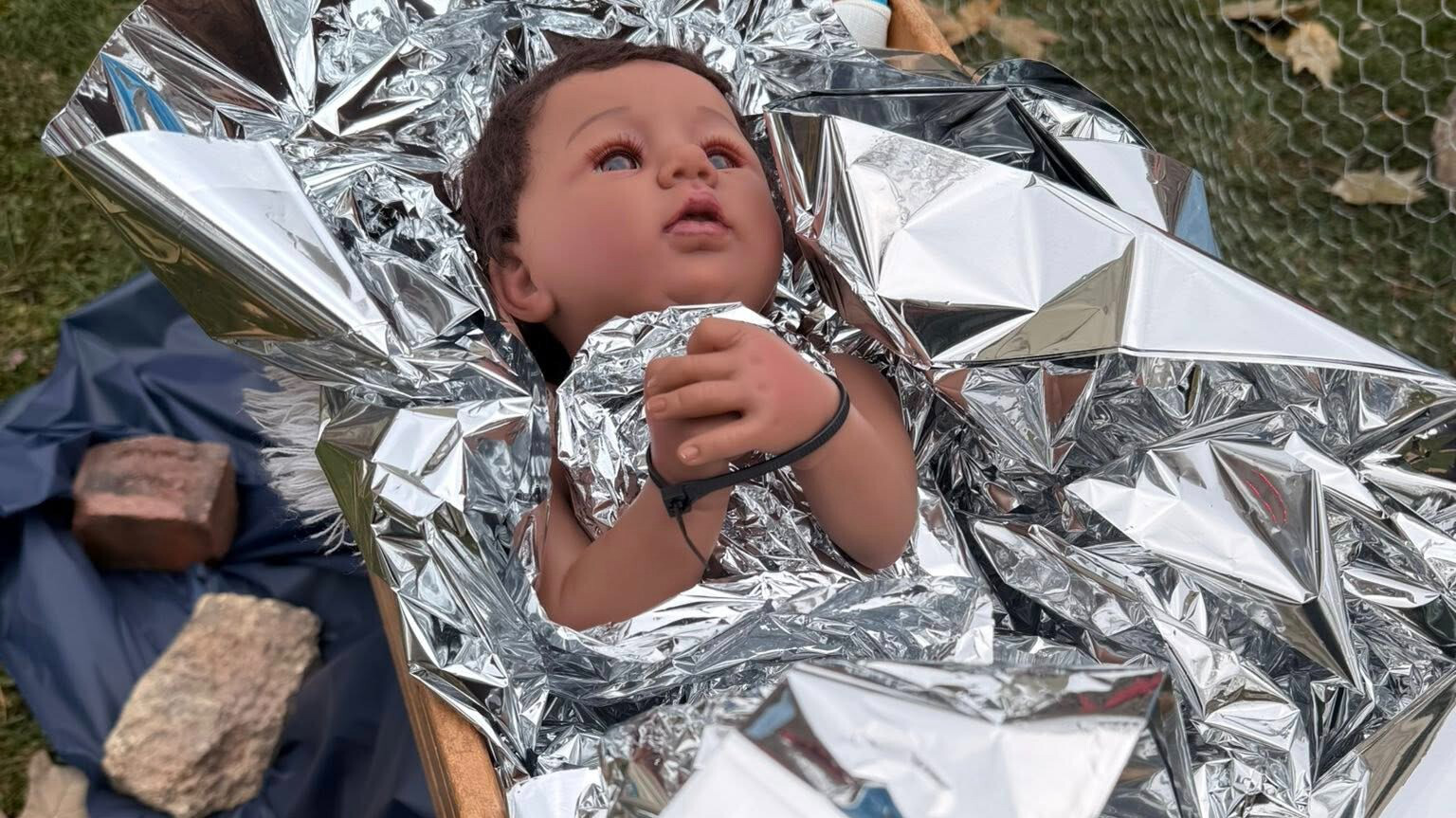 Congregaciones religiosas protestan contra políticas antiinmigrantes con colocación de nacimientos 