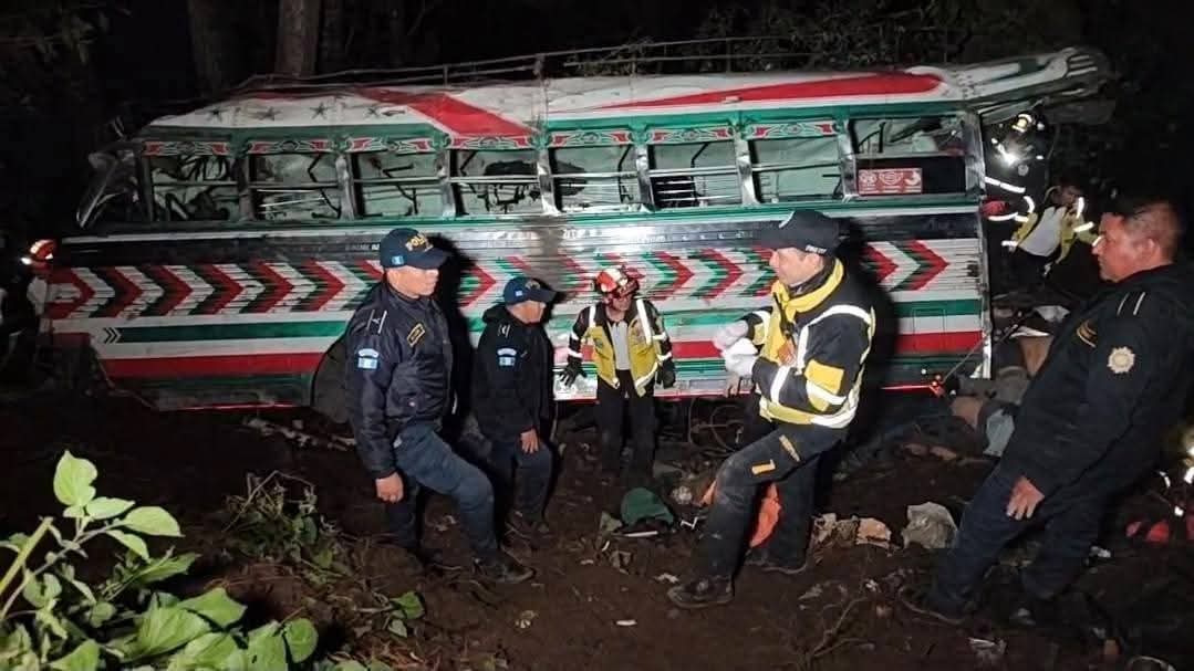 15 personas muertas y 19 lesionadas dejó un accidente sobre carretera en Guatemala 