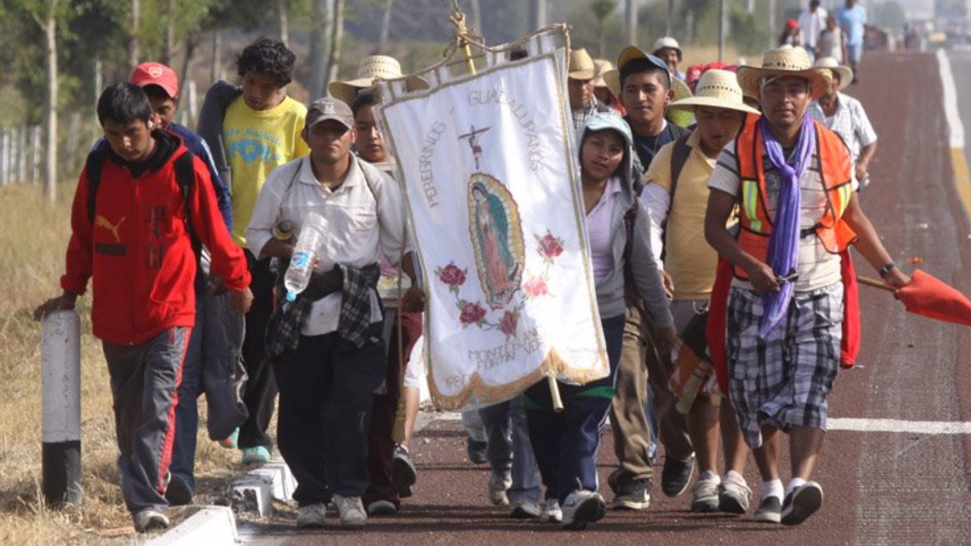 En la Izúcar-Cuautla, peregrino guadalupano fue arrollado por una camioneta  