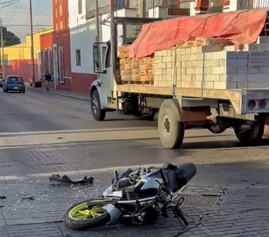Conductor de auto arrolla a motociclista sobre la 11 Norte 