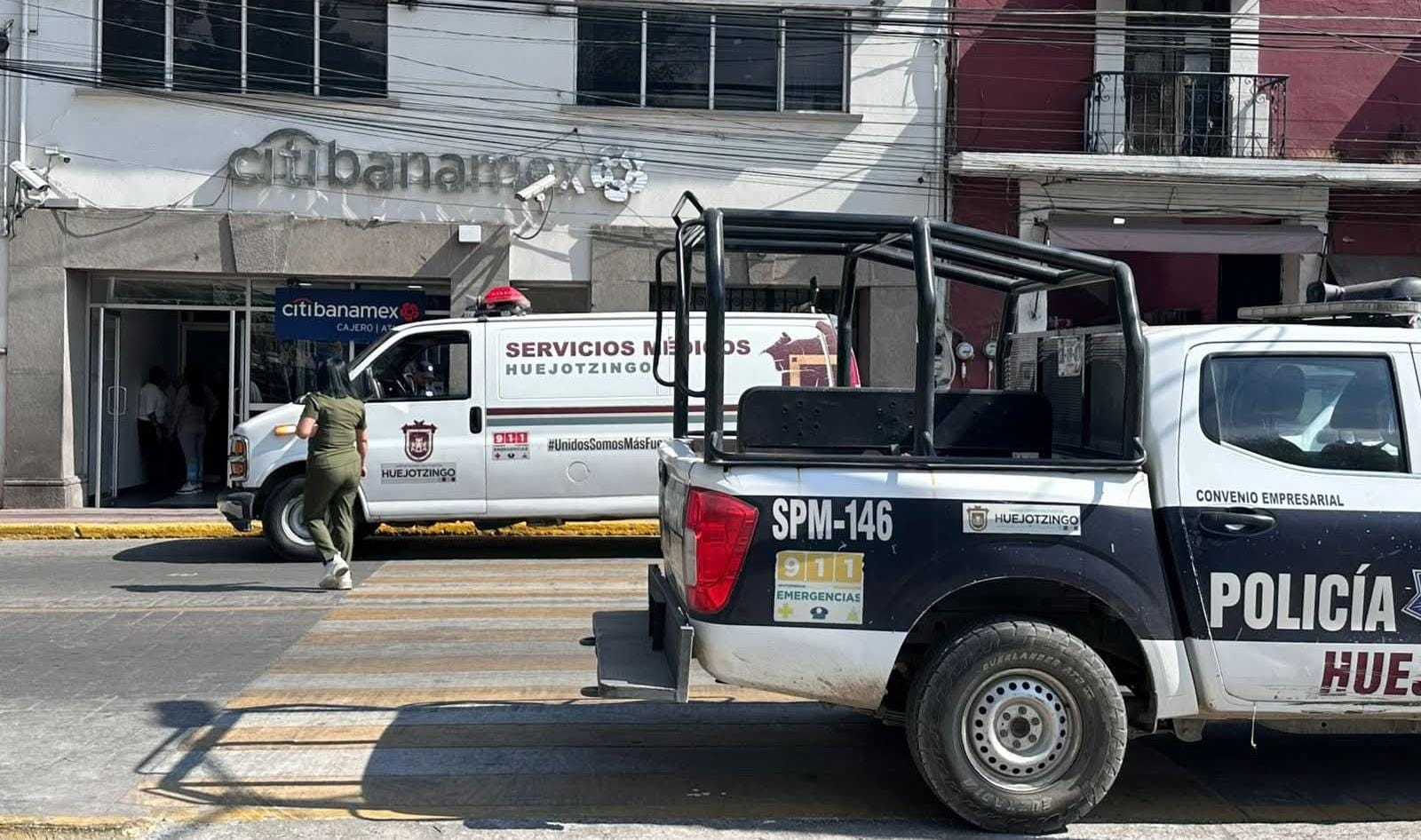 Ladrones roban a cuentahabiente de 150 mil pesos en Banamex de Huejotzingo
