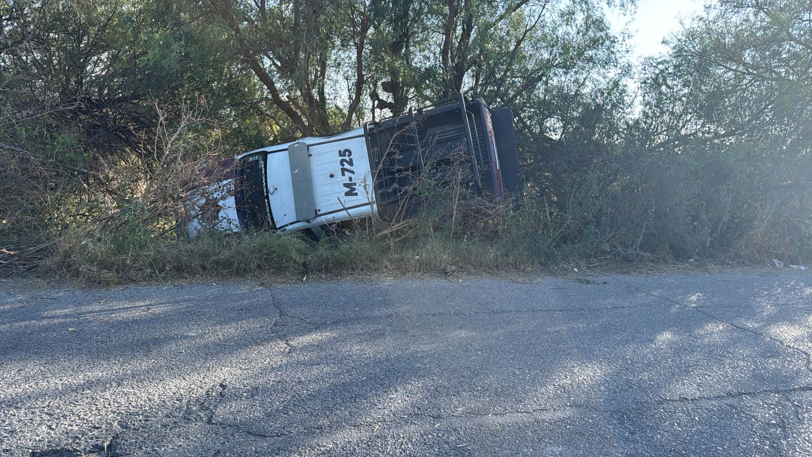 Falla mecánica provoca volcadura de patrulla de Tochtepec 