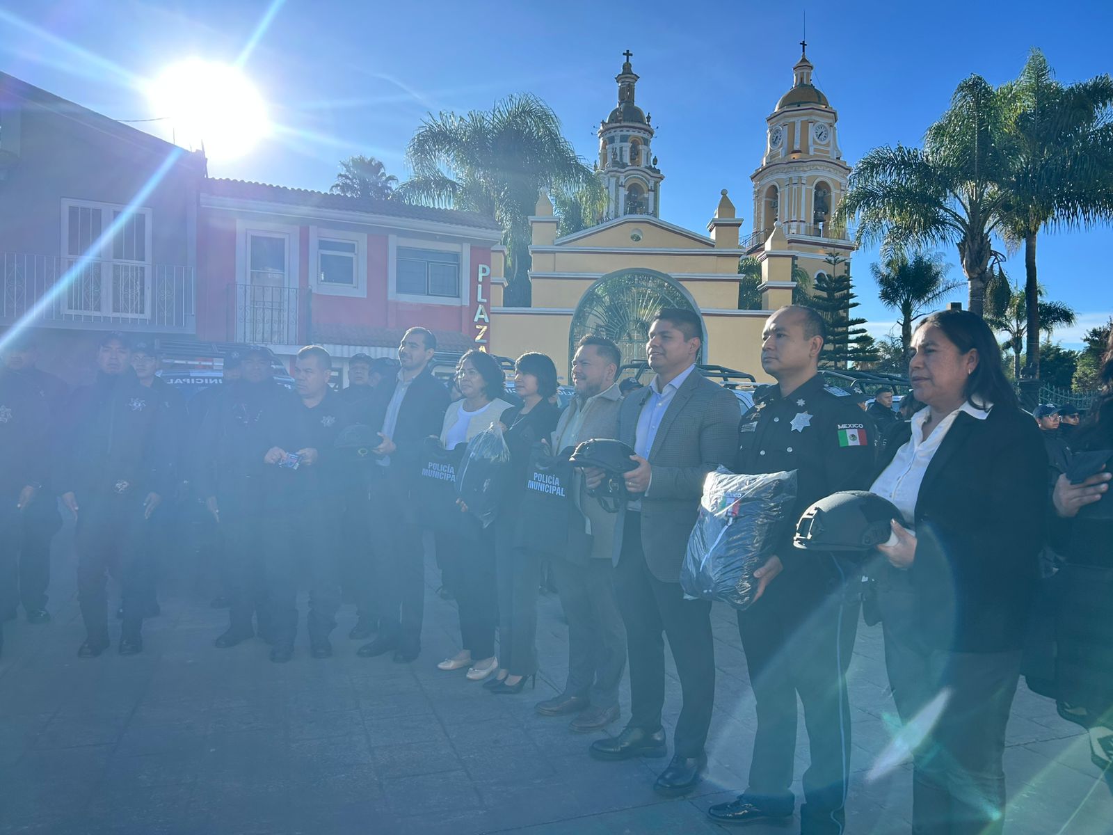 Entrega Omar Muñoz uniformes a policías de Cuautlancingo