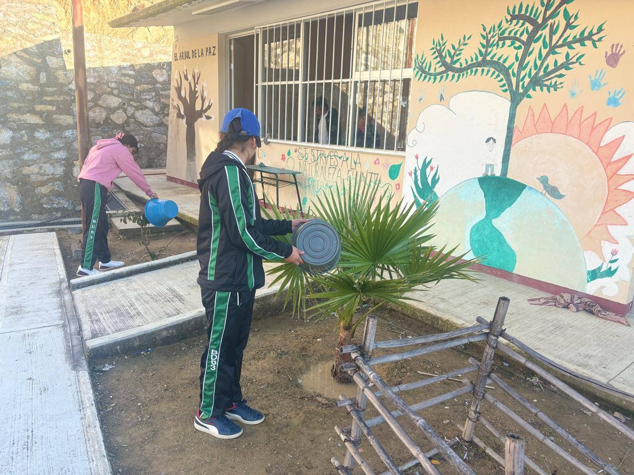 En Coxcatlán denuncian que autoridades exigen a padres 60 mil pesos si sus hijos no estudian 