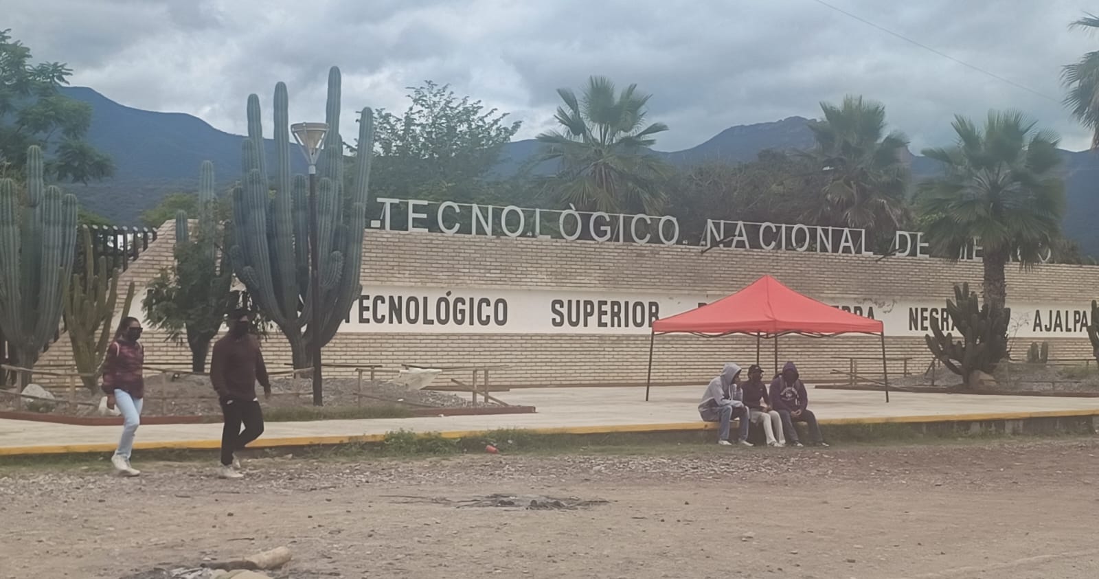 Toman instalaciones del Tecnológico de Ajalpan; condicionan entrega con destitución de directora