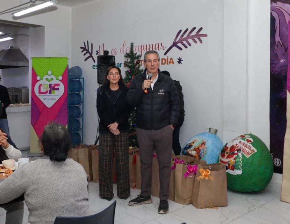Pepe Chedraui y MariElise Budib encabezan convivencia navideña en el Dormitorio Municipal