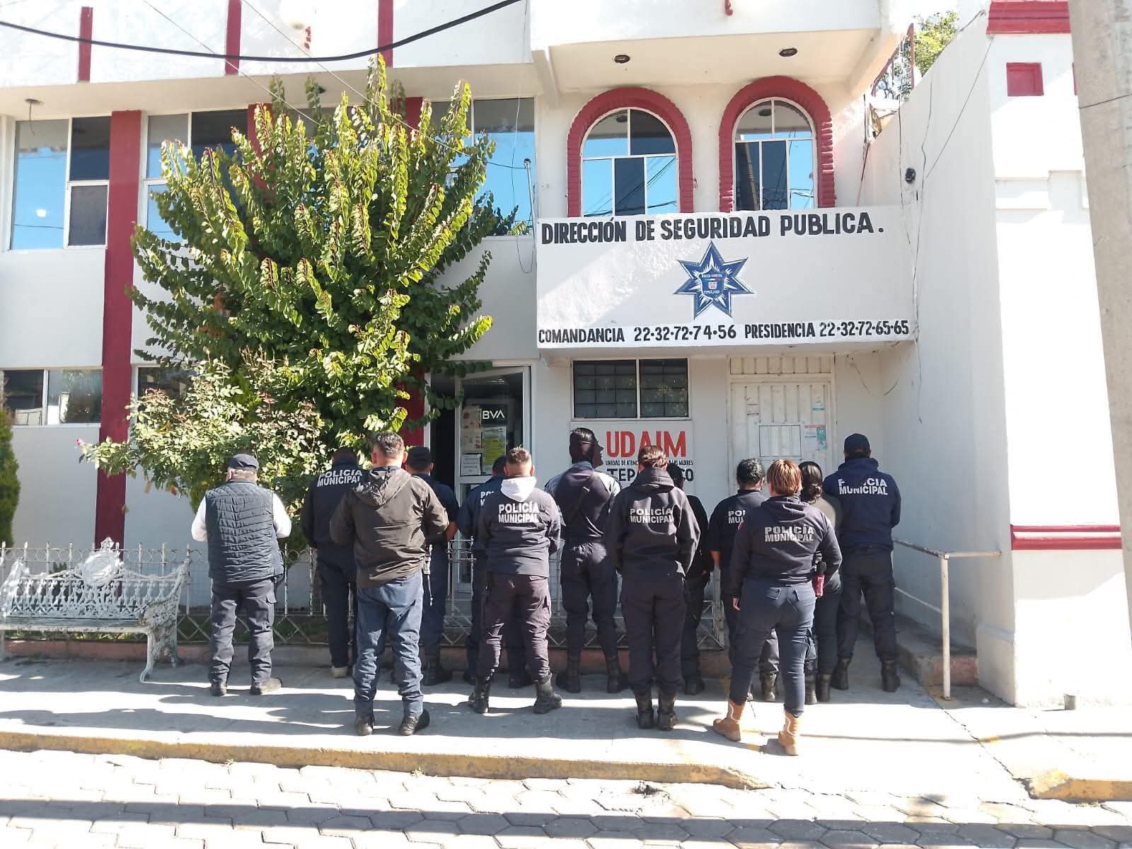 Se cumplen 24 horas del paro por falta de pagos y aguinaldo a policías de Tepatlaxco