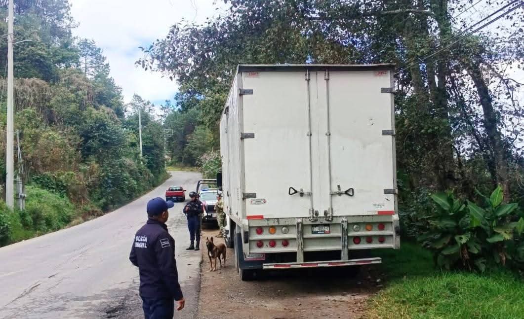 En operativo policía de Zacapoaxtla recupera camión robado