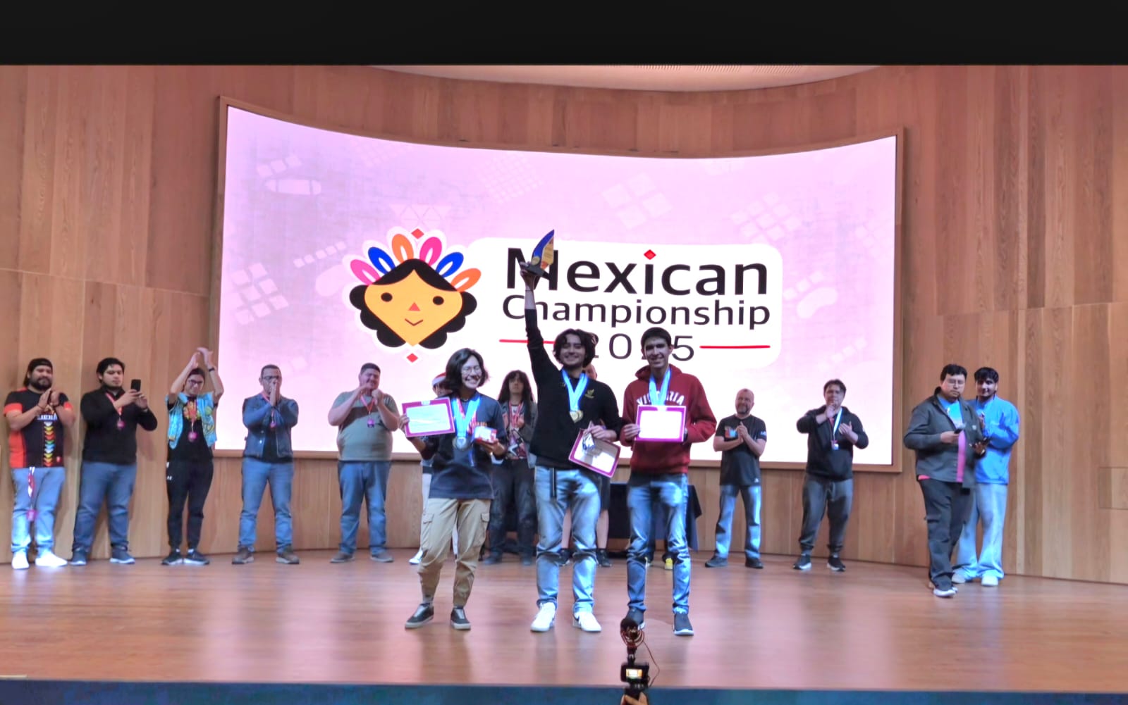 Tehuacanero logra el bicampeonato nacional de Rubik en One Handen