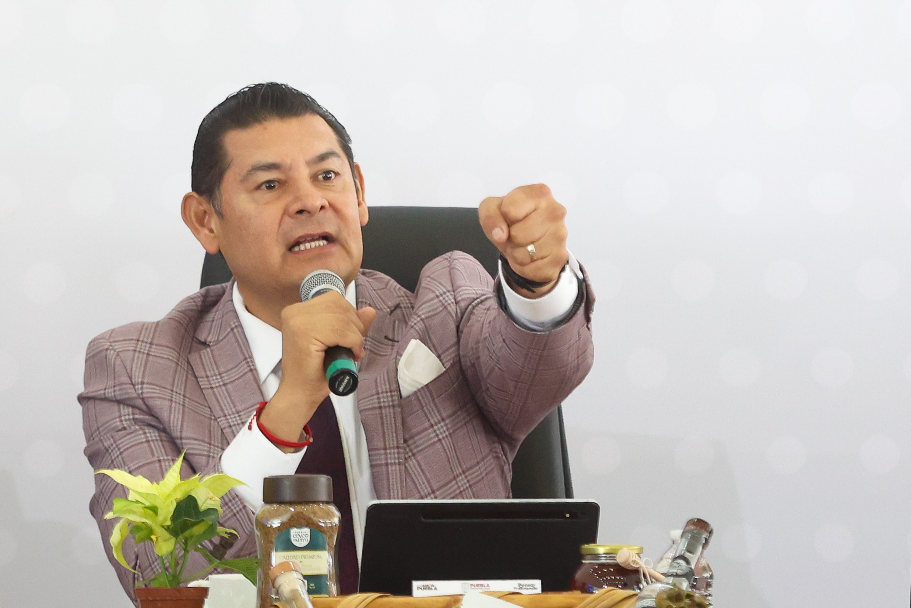 Cierra Alejandro Armenta primer año de administración con un 60% de aprobación