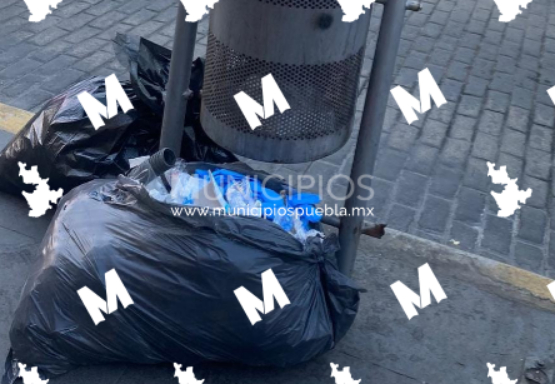 En Texmelucan denuncian a laboratorios que depositan sus desechos en la vía pública