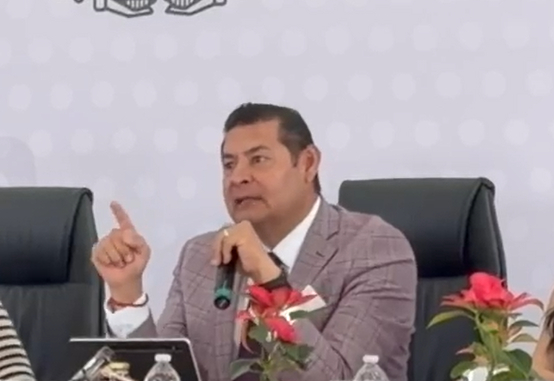 Grupos delictivos más peligrosos en Puebla son políticos que se volvieron empresarios: Armenta