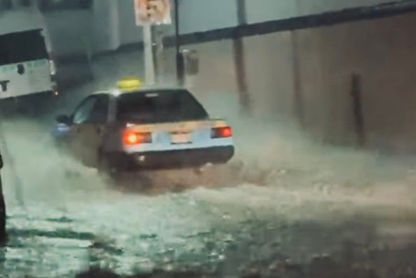 Lluvias anegan calles del centro de Atlixco