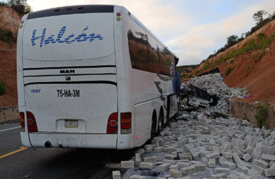 Choque en la Cuacnopalan-Oaxaca deja 2 muertos y 11 lesionados