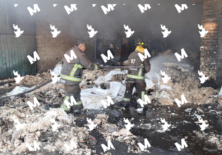 Bomberos de Texmelucan, sofocan incendio de lavandería en Texmelucan