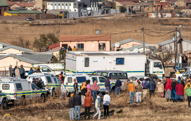 Ataque armado en Sudáfrica deja al menos 10 muertos y 10 heridos