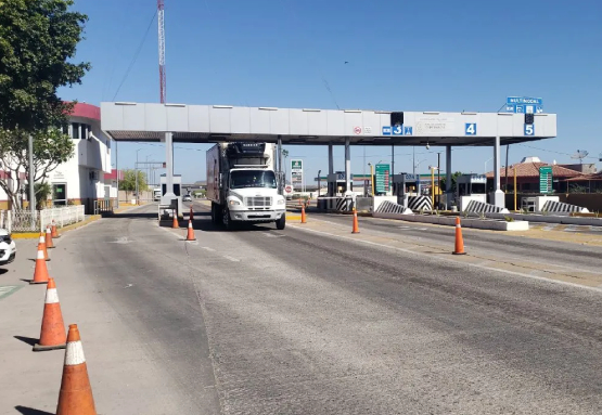 Accidente provoca cierre de la caseta de Esperanza rumbo a Orizaba