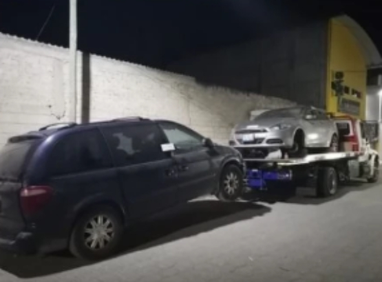 Aseguran autos robados y medicamentos durante cateo en Tehuacán