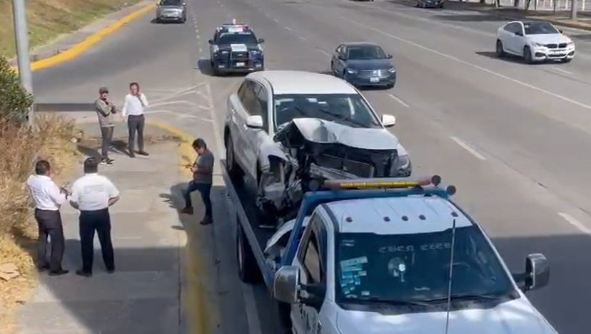 Atienden accidente vial en la Vía Atlixcáyotl a la altura del Bulevar del Niño Poblano