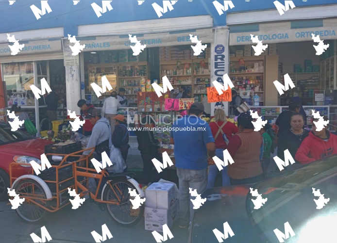 Ambulantes aprovechan la Navidad para tomar las calles de Texmelucan