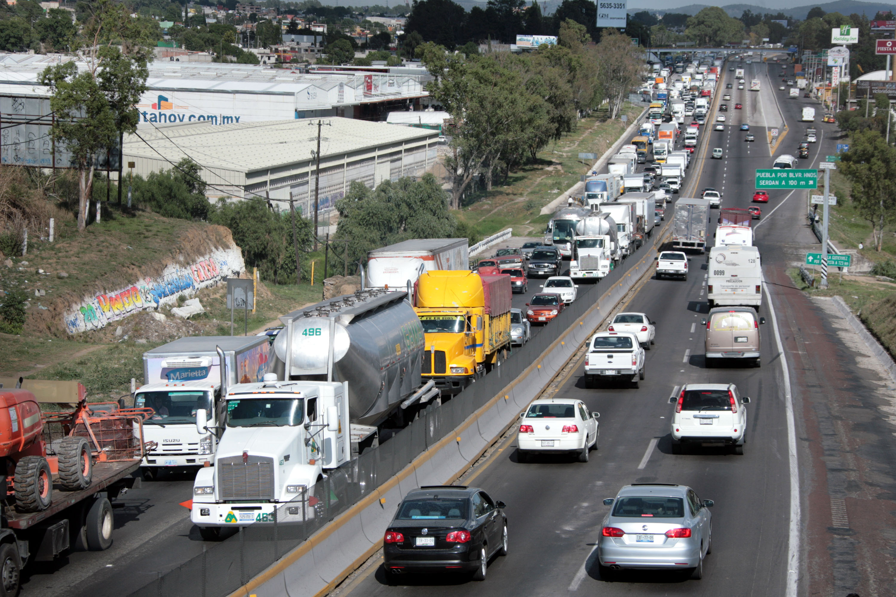 Hay un motociclista lesionado en la Autopista México–Puebla, con dirección a CDMX