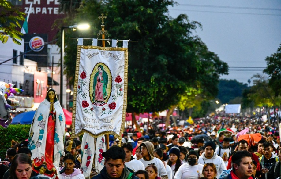 Miles de peregrinos arriban a la Basílica para celebrar a la Virgen de Guadalupe 