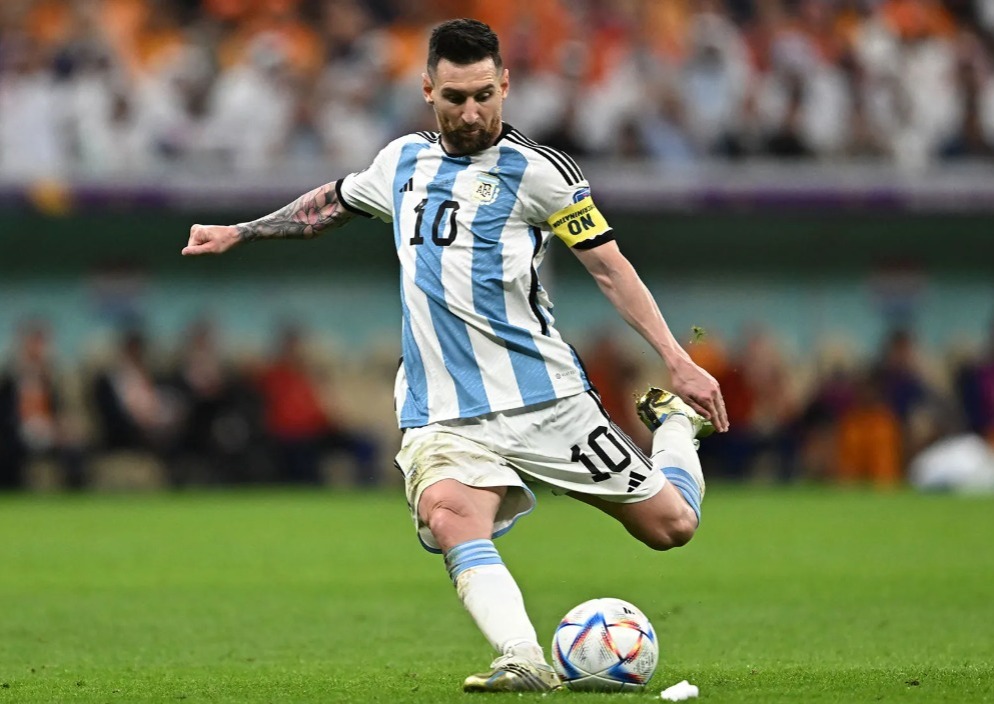 Develarán estatua monumental de Lionel Messi en India 