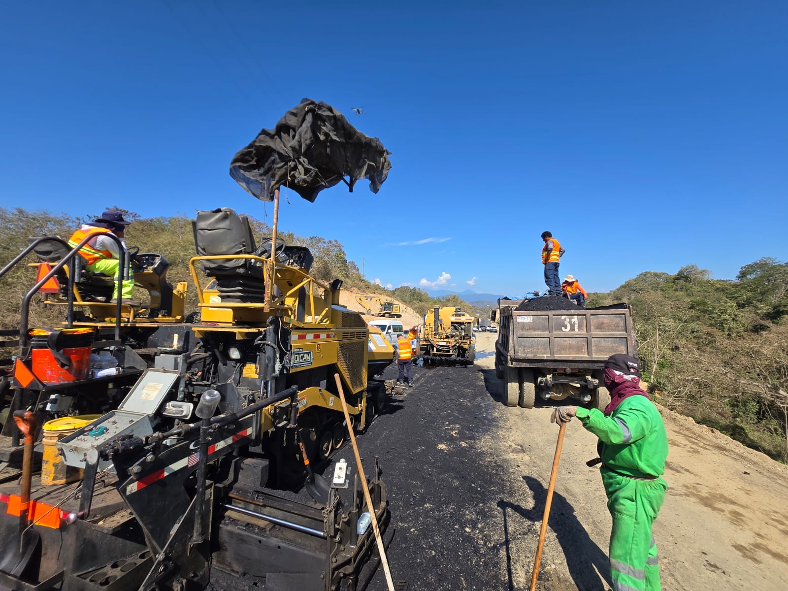 Avanzan los trabajos de la carretera Pochutla-Huatulco