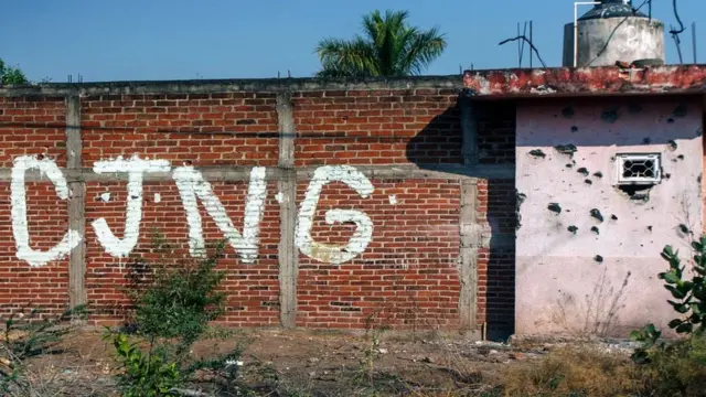 Procesan a exagerante de la DEA por intentar lavar dinero y enviar armas al Cártel Jalisco Nueva Generación