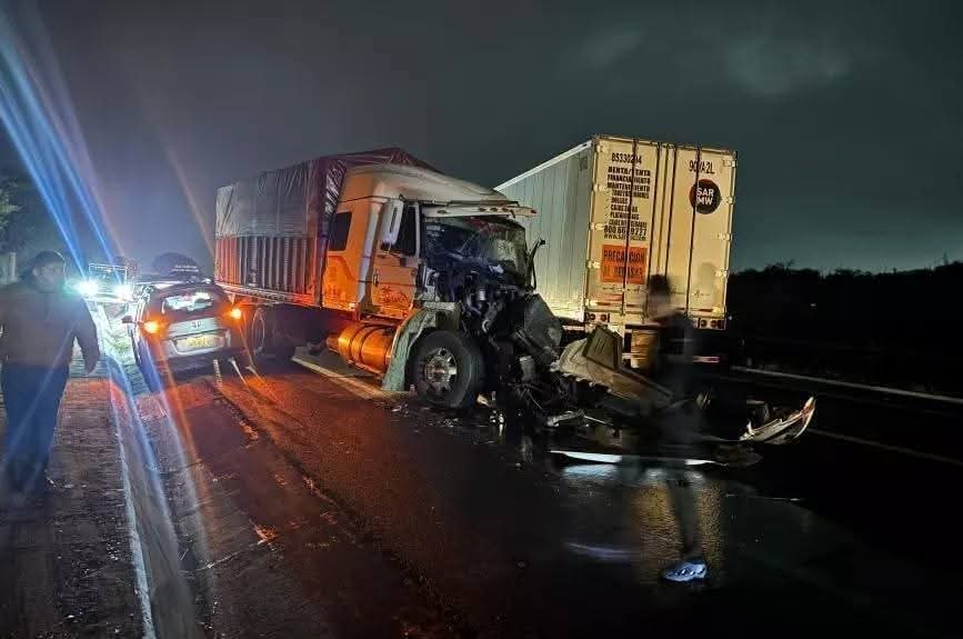 Dos personas lesionadas tras accidente en la Cuacnopalan-Oaxaca 
