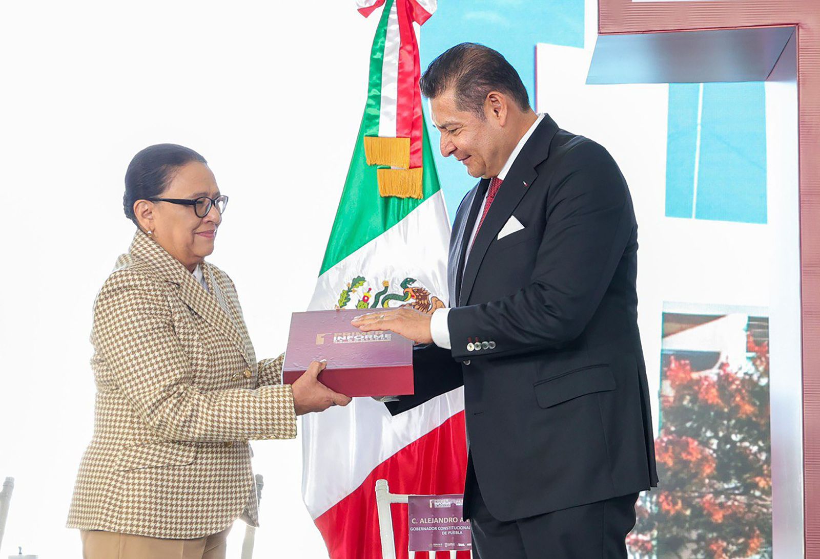 Armenta rinde su Primer Informe arropado por la federación