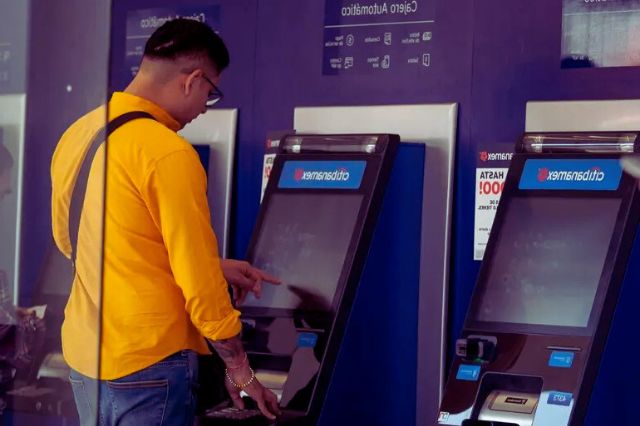 Por día festivo, bancos en México suspenderán atención el lunes