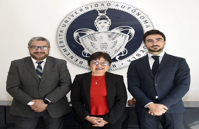 Cedillo toma protesta a nuevos funcionarios de la BUAP